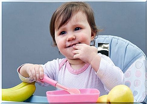 5 tips for teaching children to eat on their own