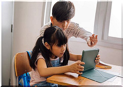 Children using a tablet to search for information on the internet.