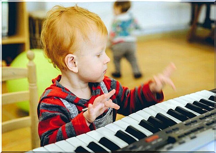 Child plays a keyboard