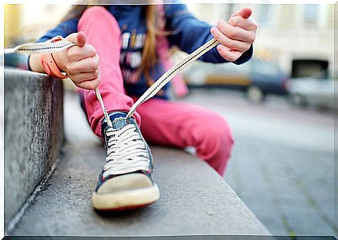 Tie your shoes: how to teach it to children