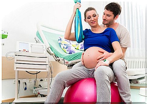 Among the best positions for childbirth, there is also the sitting position