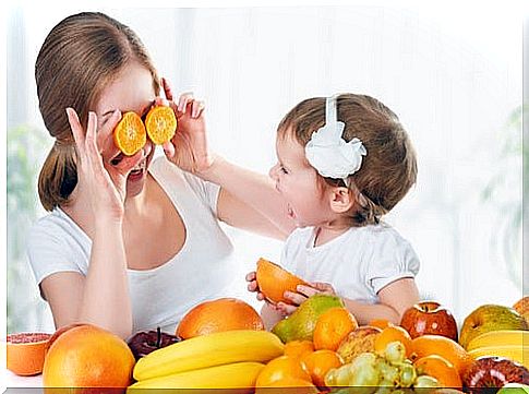 mom-and-daughter-playing-with-citrus